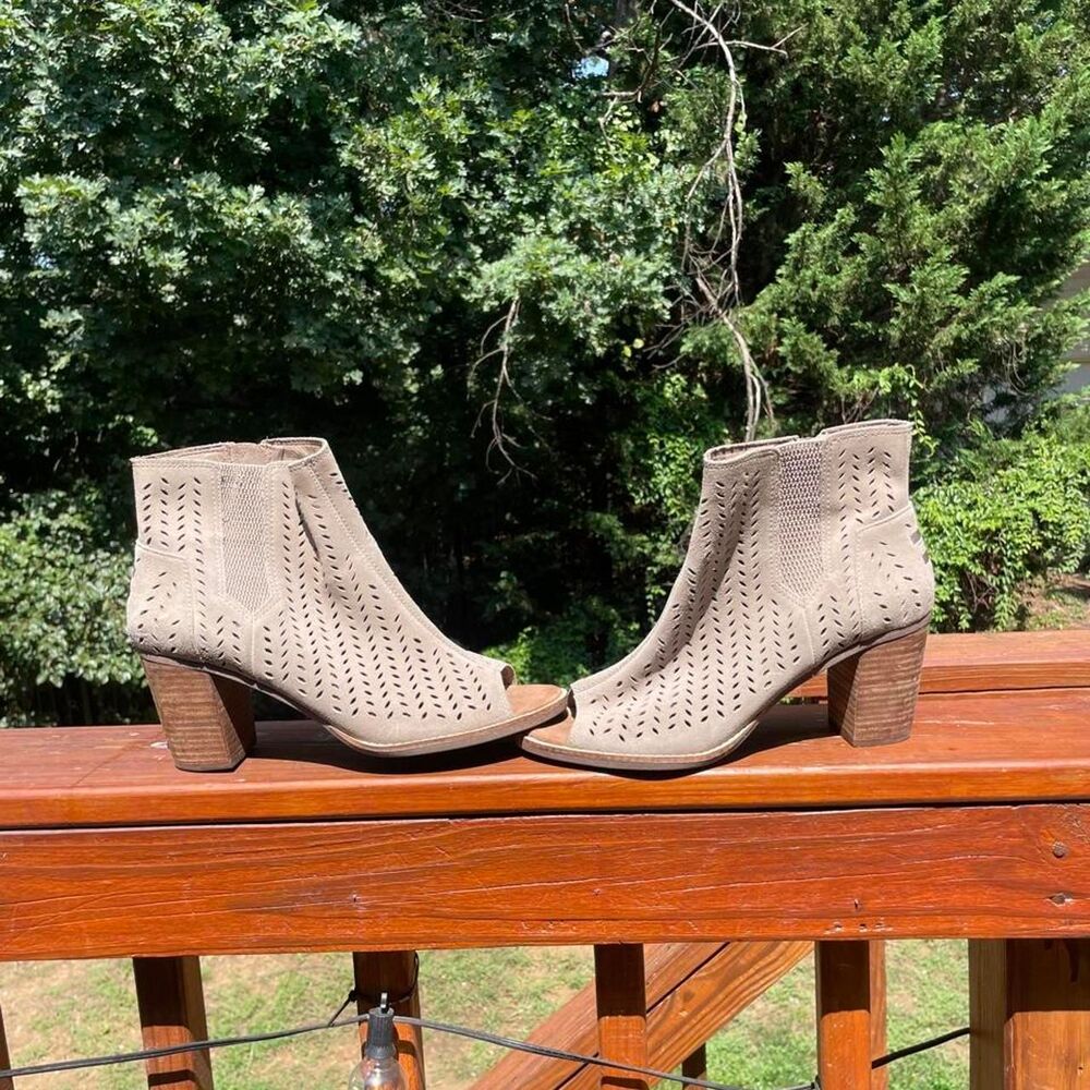 Toms Majorca Women's 11 Tan and Cream Peep Toe‎ Ankle Boots